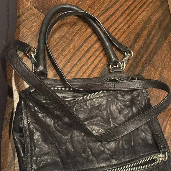 Givenchy Black Leather Women's Bag - Picture 5 of 9